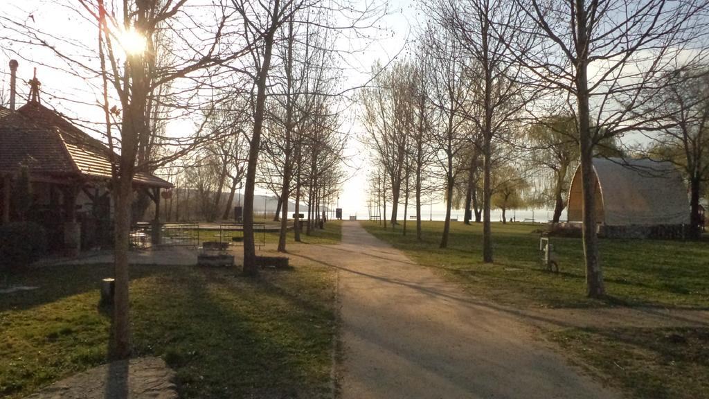 Molni Balatonfuzfo Exterior foto
