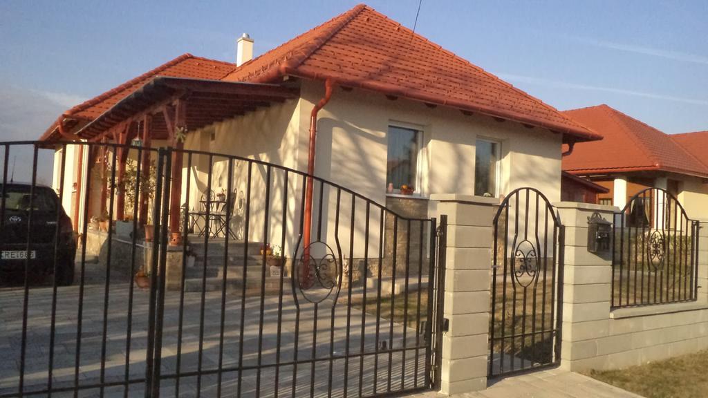 Molni Balatonfuzfo Exterior foto